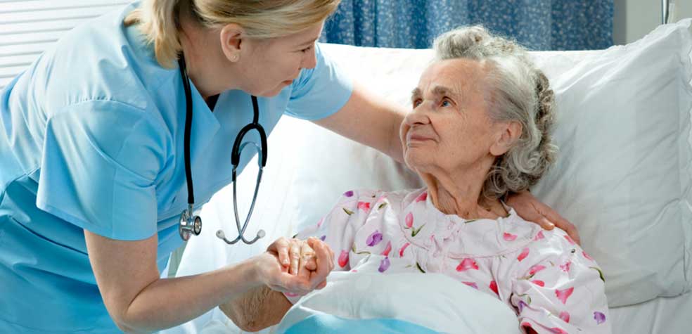 COVID-19 ile Mevsimsel Alerjiler Arasındaki Farklılıklar Nasıl Ayırt Edilir teknobuk-hasta-yaslı-covid-19-kapak