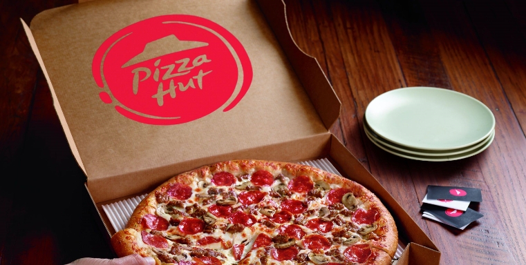 Pizza Hut 500.000 Adet Ücretsiz Orta Boy Pizza Dağıtıyor!